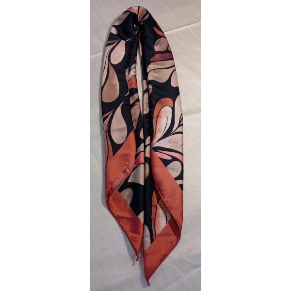 90x90cm Yaprak Desenli Siyah ve Kiremit Rengi İpek Dokulu Şık Fular