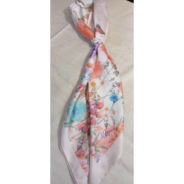90x90 Çiçek Desenli Saten Fular – Krem
