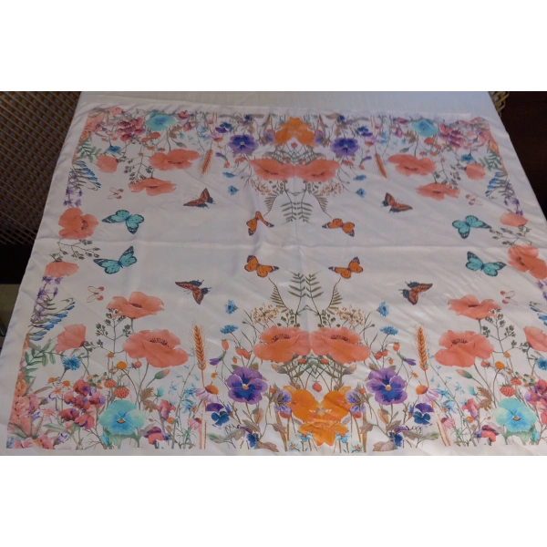 90x90 Çiçek Desenli Saten Fular – Krem