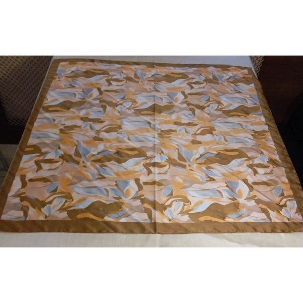 90x90 Hardal Sarısı Desenli Saten Fular – Krem & Bebe Mavisi
