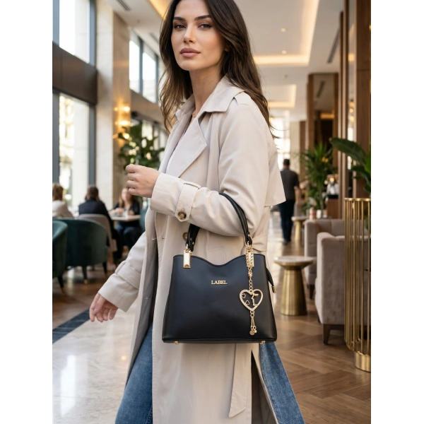 Euro Aksesuar Kadın Bej Label Yazılı ve Taşlı Kalp Aksesuarlı Kol Çantası