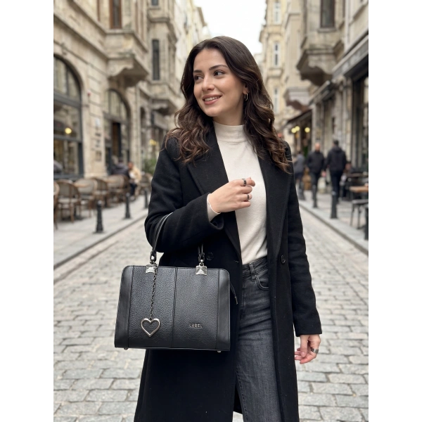 Label Kalp Aksesuarlı Özel Tasarım Kadın El Çantası (Siyah / Krem)