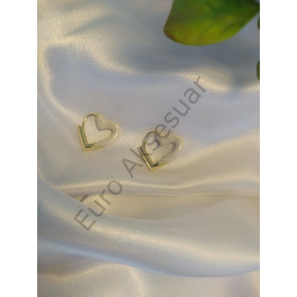 Beyaz Kalp Detaylı Vip Küpe