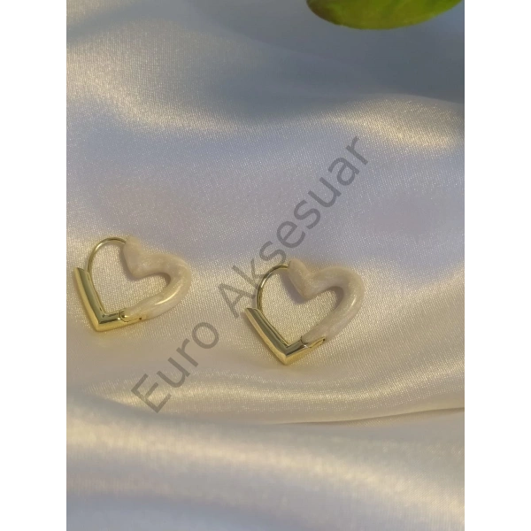 Beyaz Kalp Detaylı Vip Küpe