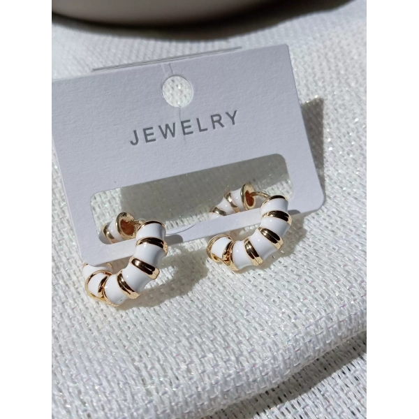 Beyaz Renk Vintage Küpe