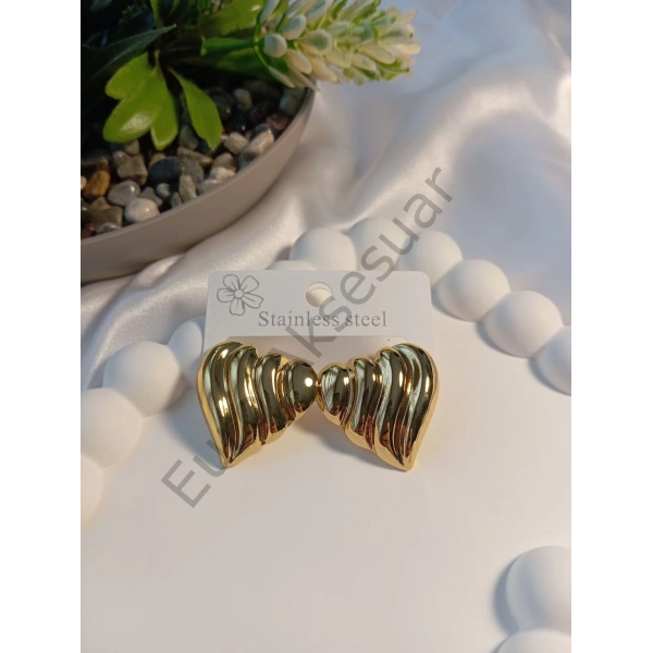 Çelik Kalp Detaylı Küpe
