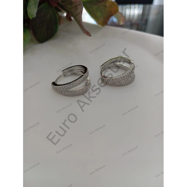 GÜMÜŞ RENK İKİLİ TAŞ DETAYLI ÇELİK KÜPE