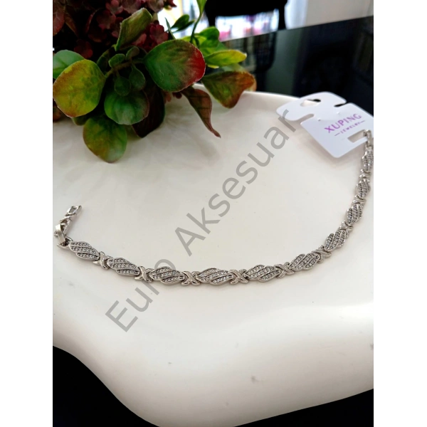 GÜMÜŞ RENK TAŞ DETAYLI VİP BİLEKLİK