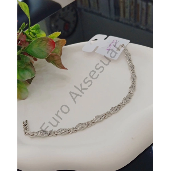 GÜMÜŞ RENK TAŞ DETAYLI VİP BİLEKLİK