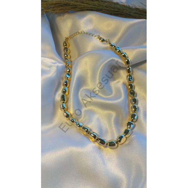 Özel Seri Çakıl Taşı Detaylı Gold Kolye