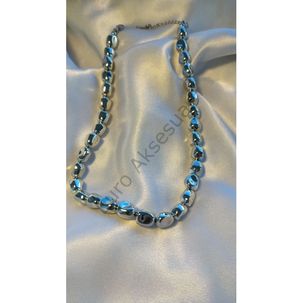 Özel Seri Silver Renk Çakıltaşı Detaylı Kolye