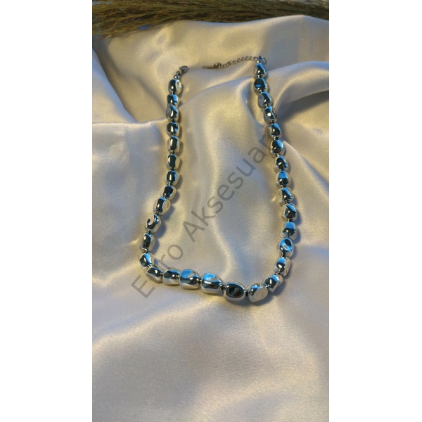 Özel Seri Silver Renk Çakıltaşı Detaylı Kolye