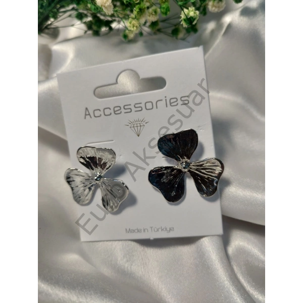 Silver Üç Yapraklı Çiçek Detaylı Küpe