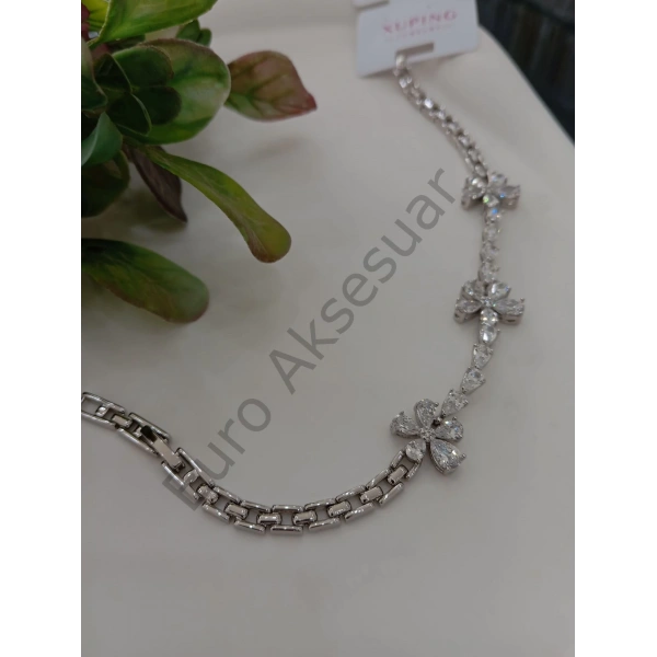 Silver Zirkon Taşlı Çiçek Detaylı Vip Bileklik