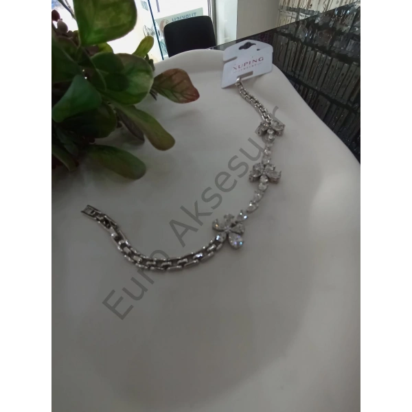 Silver Zirkon Taşlı Çiçek Detaylı Vip Bileklik