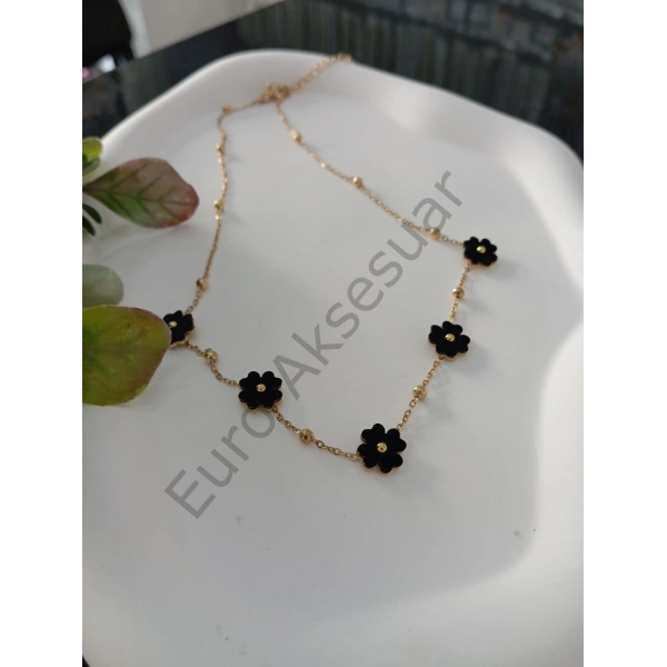 Siyah Çiçek Detaylı Çelik Kolye