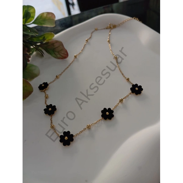 Siyah Çiçek Detaylı Çelik Kolye