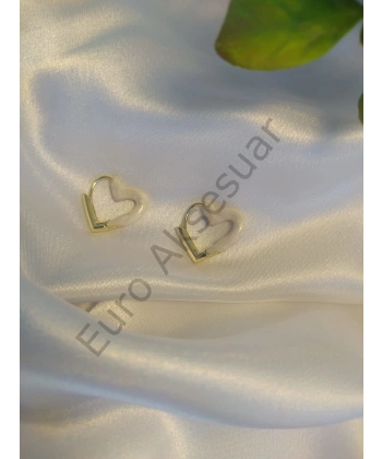 Beyaz Kalp Detaylı Vip Küpe