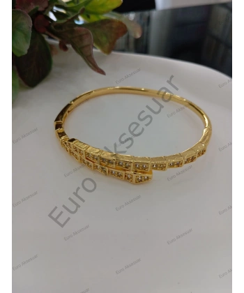 GOLD YILAN DETAYLI ÇELİK KELEPÇE