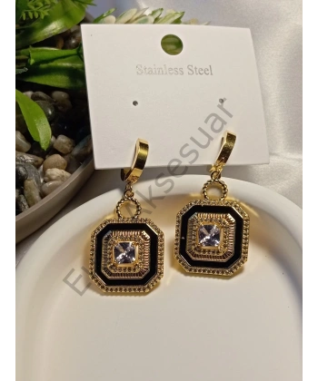 Şık İşlemeli Çelik Küpe