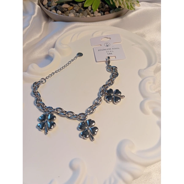 Gümüş Renk Yonca Detaylı Çelik Bileklik