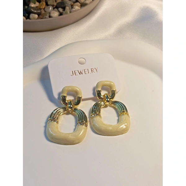 Krem Renk Porselen Küpe