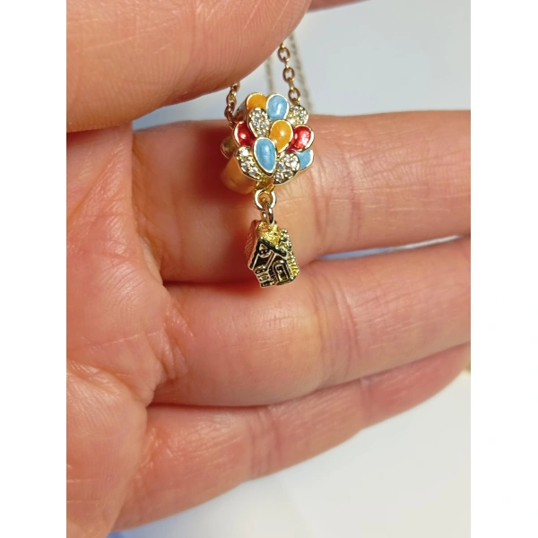 Uçan Ev Detaylı Çelik Kolye