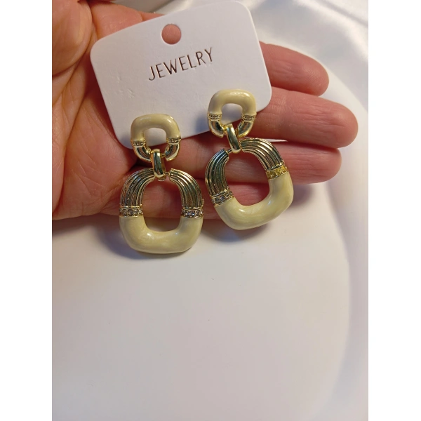 Krem Renk Porselen Küpe