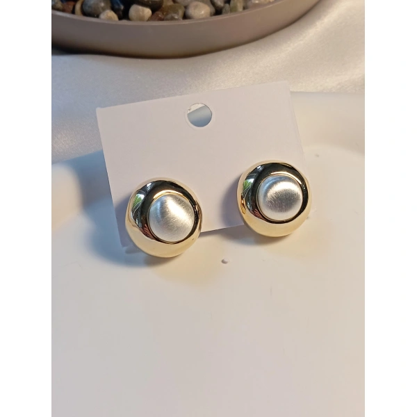 Yuvarlak Sedef Detaylı Pirinç Küpe