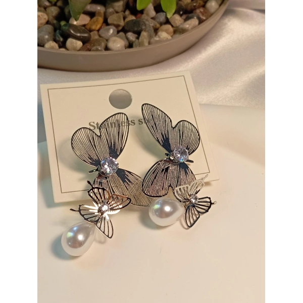 Kelebek Detaylı Silver İncili Çelik Sallantılı Küpe