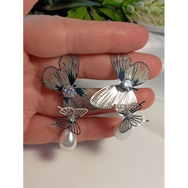 Kelebek Detaylı Silver İncili Çelik Sallantılı Küpe