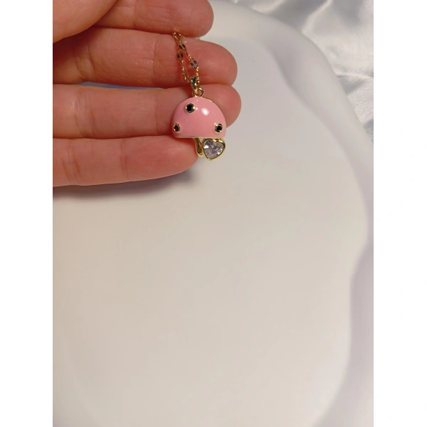 Pembe Mantar Detaylı Çelik Kolye