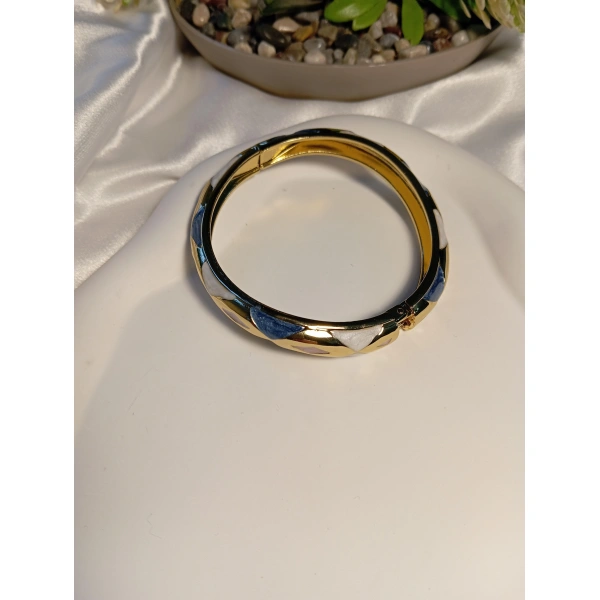 Üçgen Detay Kıvrımlı Mineli Bilezik