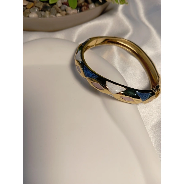 Üçgen Detay Kıvrımlı Mineli Bilezik