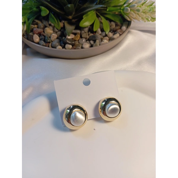 Yuvarlak Sedef Detaylı Pirinç Küpe