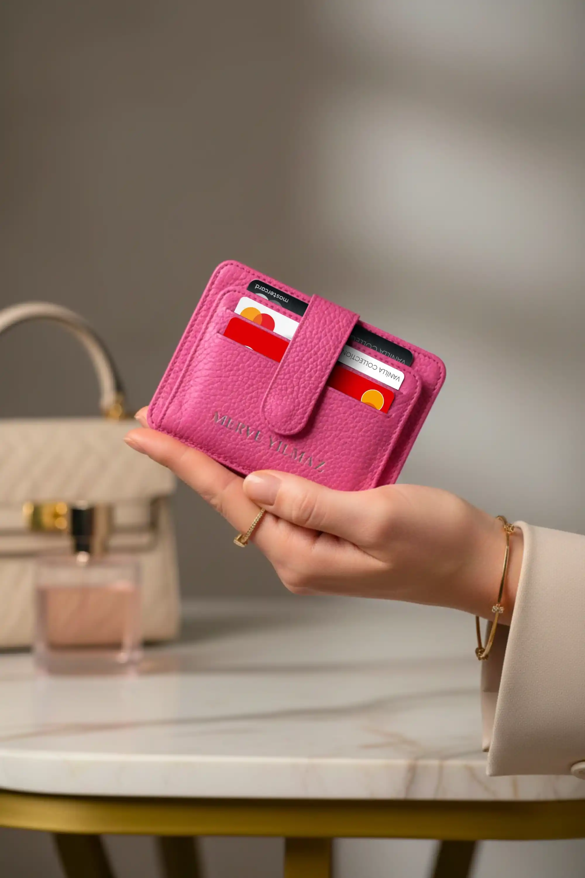 İsim Yazılı Kadın Kartlık Hakiki Deri- Fuşya Renk - 8 Kart Bölmeli - 1 Kimlik Gözlü
