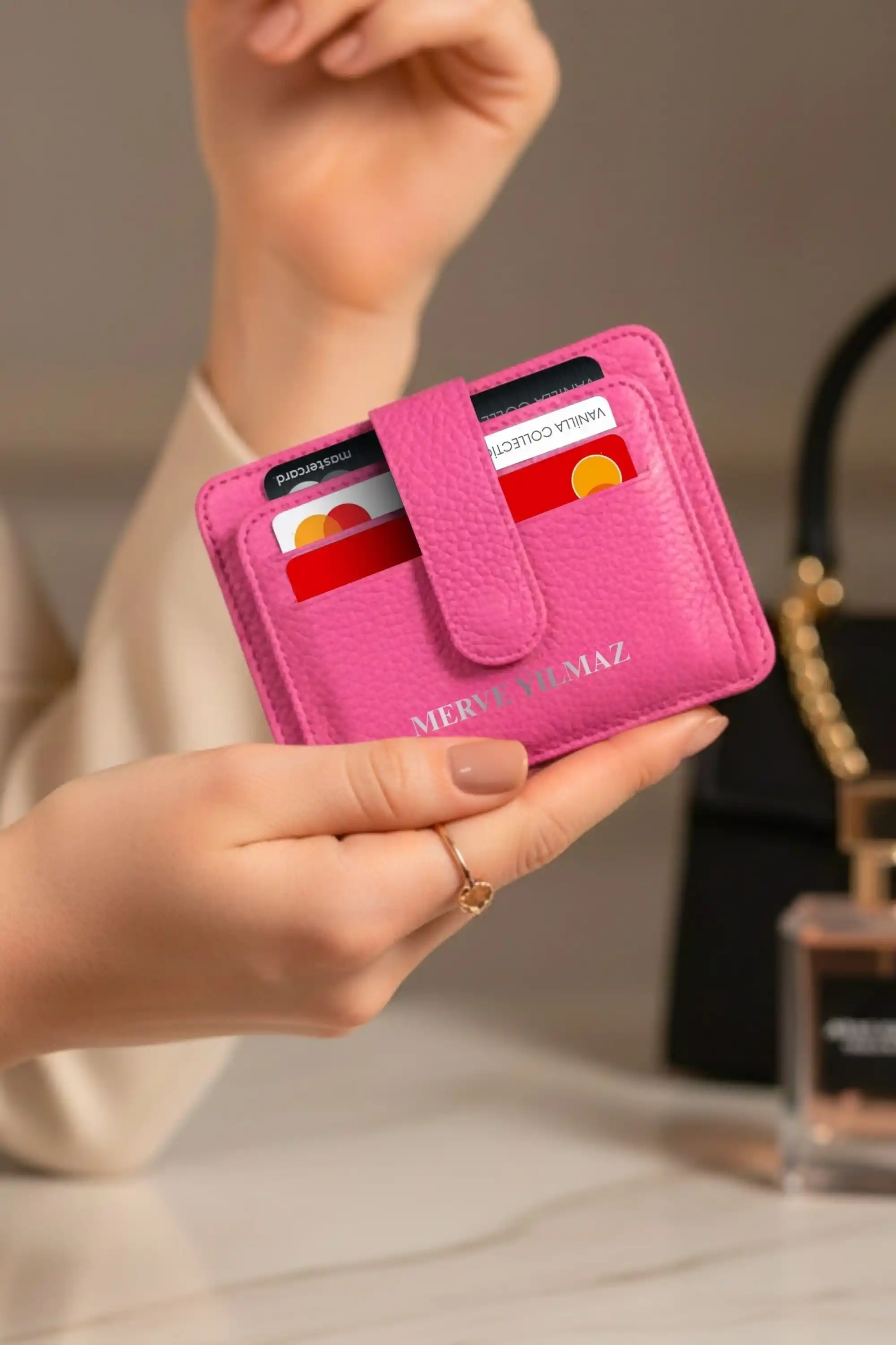 İsim Yazılı Kadın Kartlık Hakiki Deri- Fuşya Renk - 8 Kart Bölmeli - 1 Kimlik Gözlü