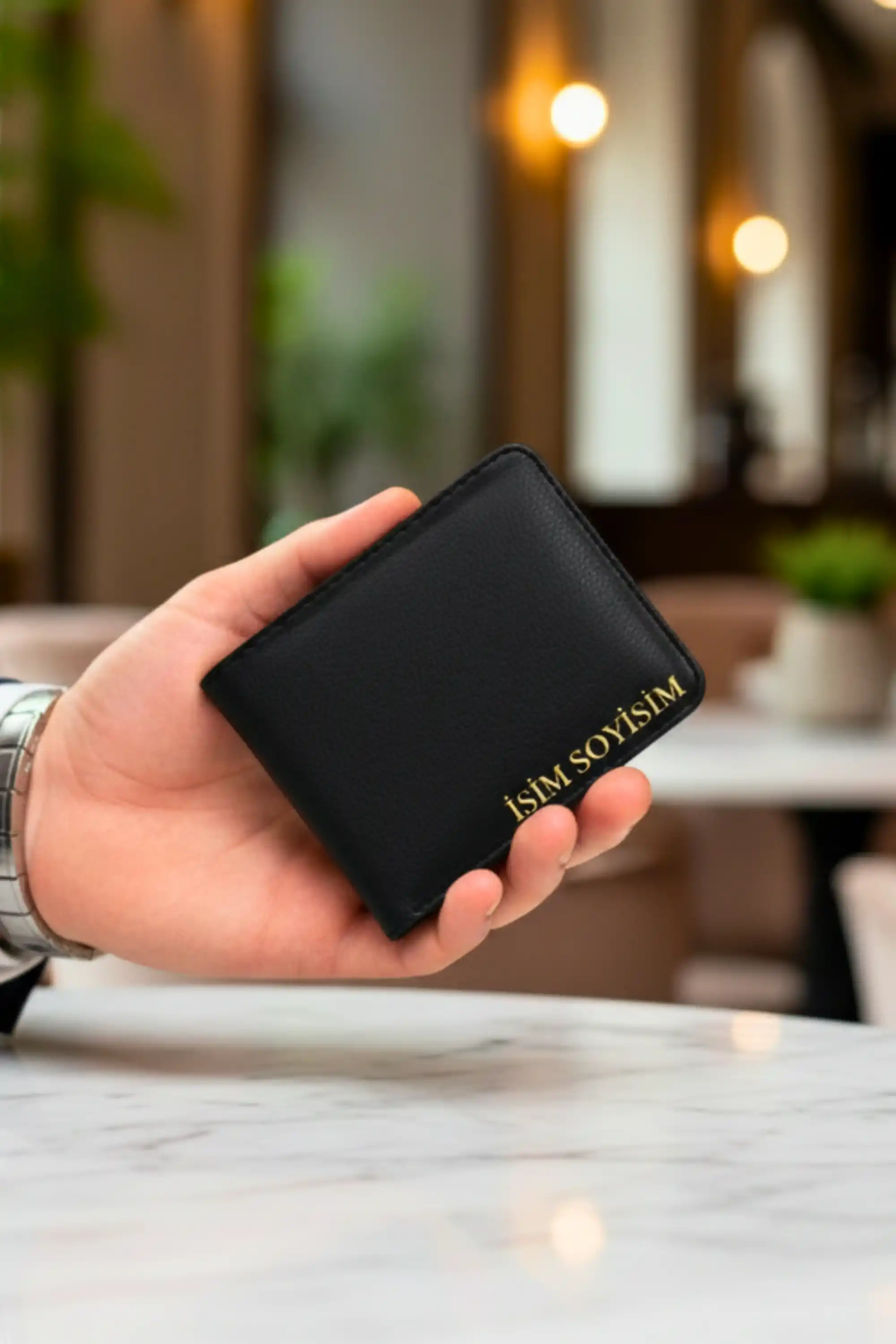 Kişiye Özel İsim Yazılı Siyah Vegan Deri Cüzdan – 8 Kartlık – Çift Para Gözlü – Çıtçıt Kapamalı – Unisex – Hediye Kutulu