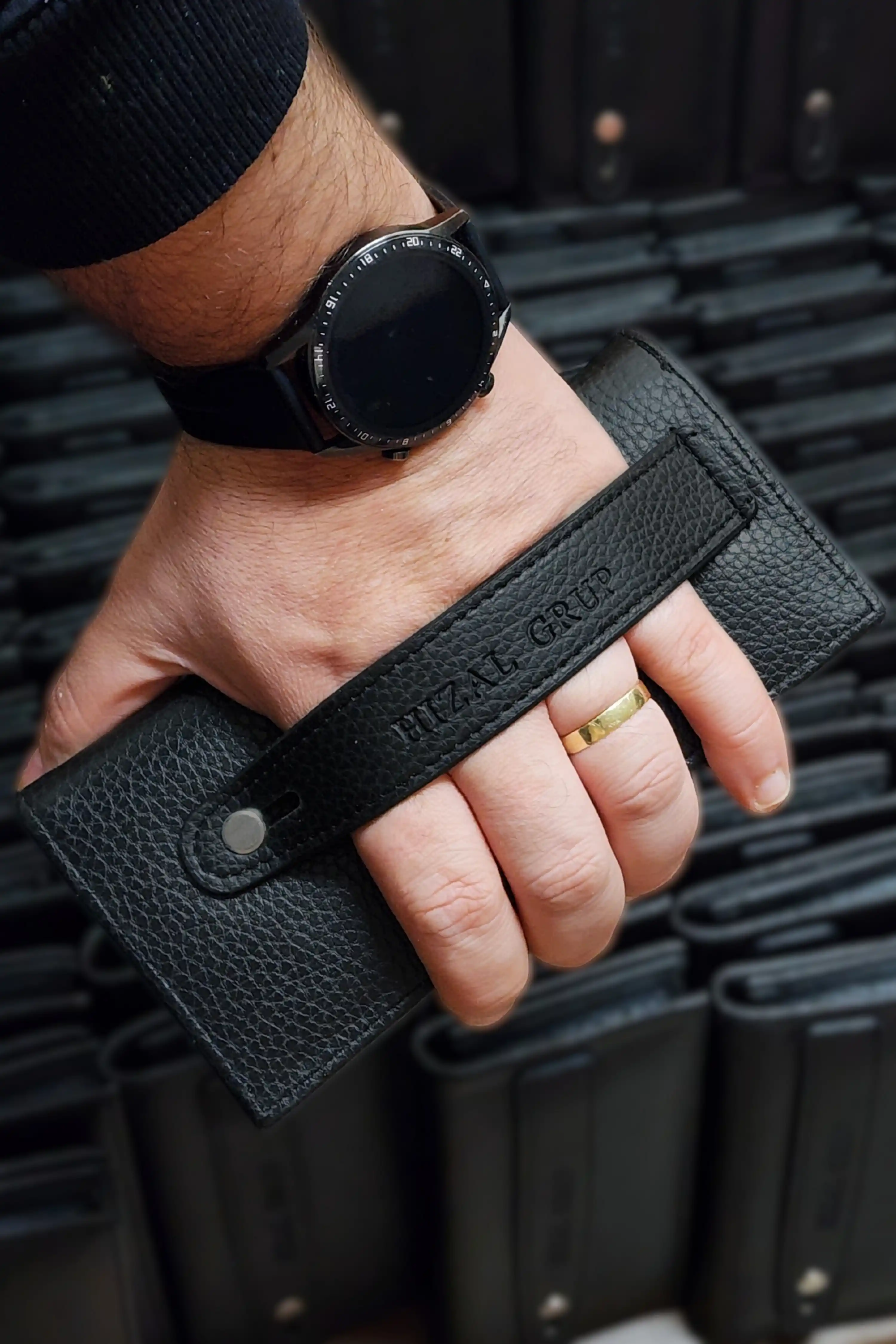 Kurumsal Hediyelerinizde Prestiji Seçin: Logolu Deri Cüzdan ve Kartlık Üretimi