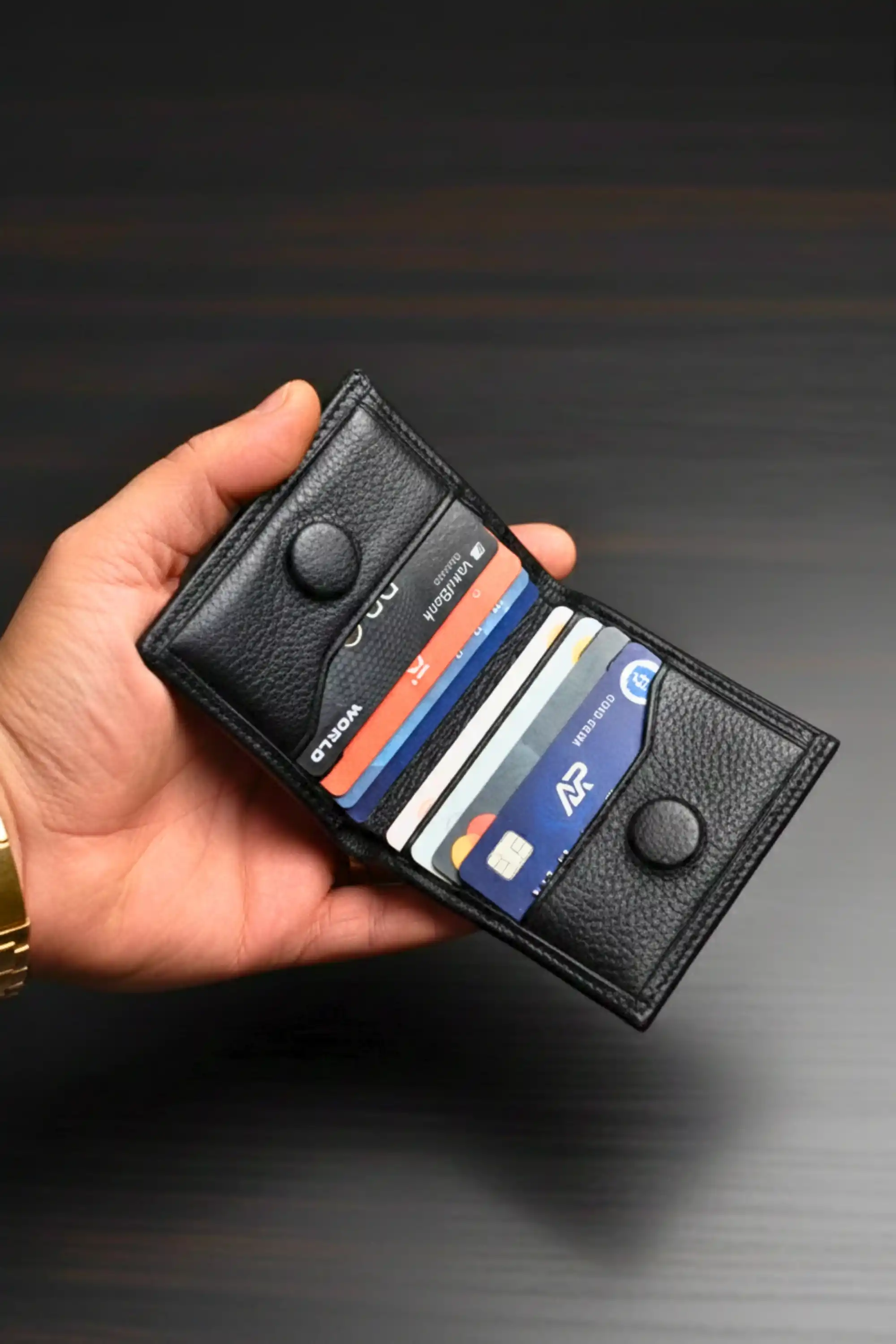 İsim Baskılı Hakiki Deri Erkek Cüzdan - Mıknatıslı ve 8 Kart Bölmeli - İnce Zarif Tasarım