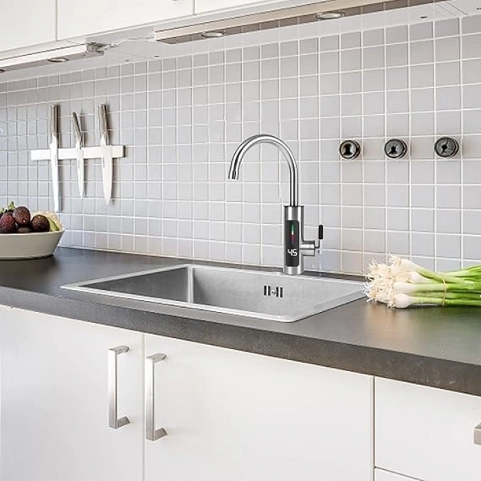 DailyTech 3000W Elektrikli Anında Su Isıtmalı Musluk Dijital Sıcaklık Göstergeli 360 Döner