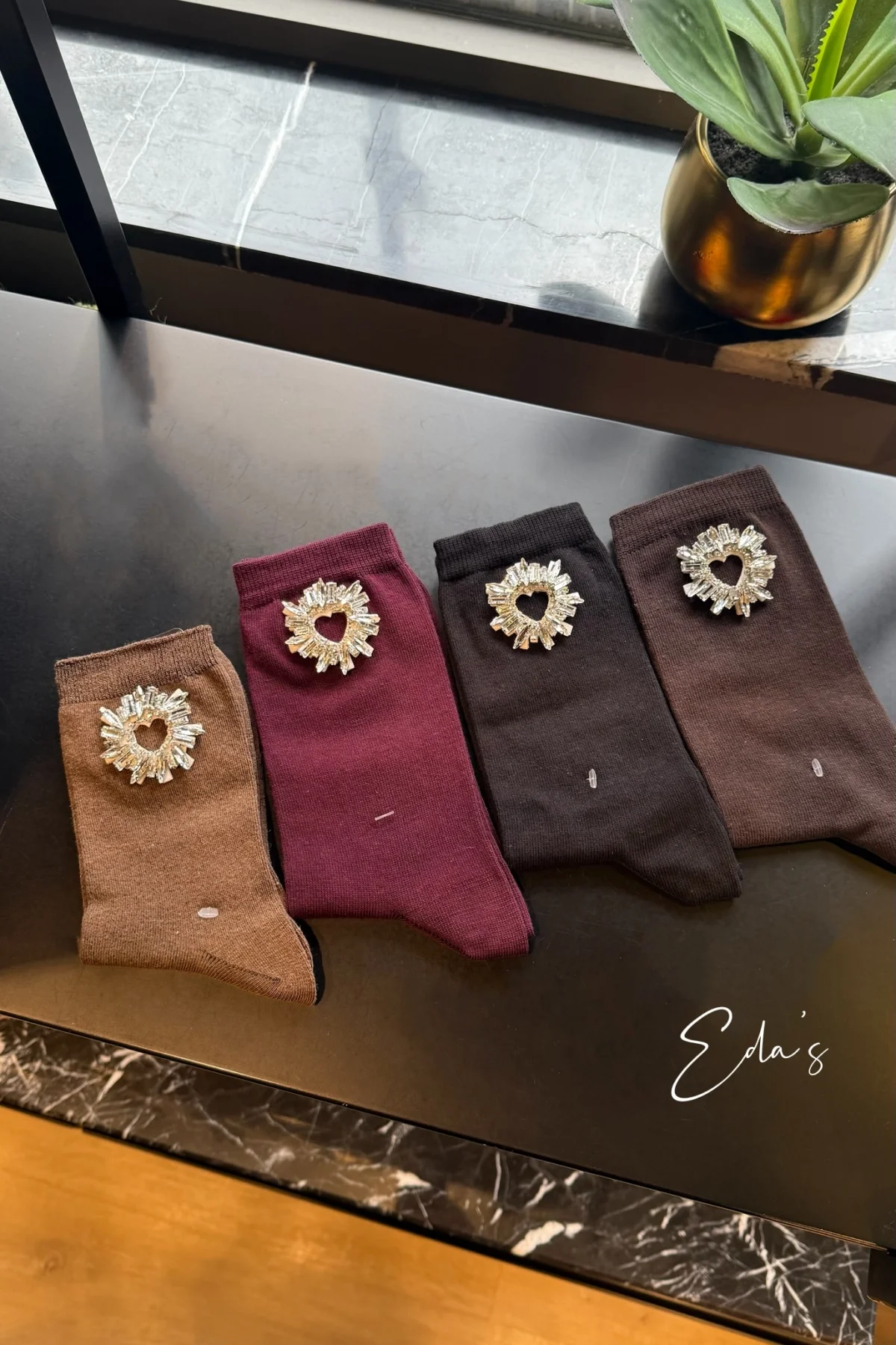 Baget Taşlı İçi Boş Kalp İşlemeli Cotton Çorap