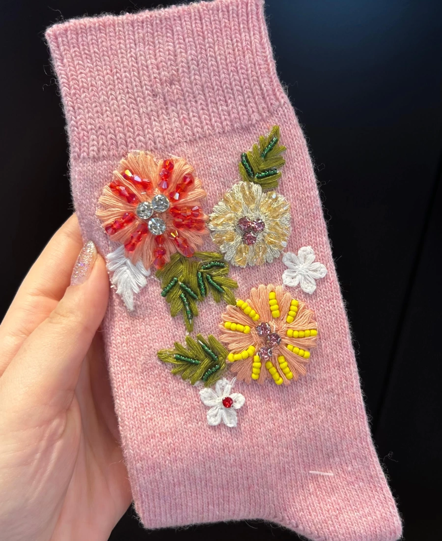 Eda’s Çiçek İşlemeli Açık Pembe Yün Çorap