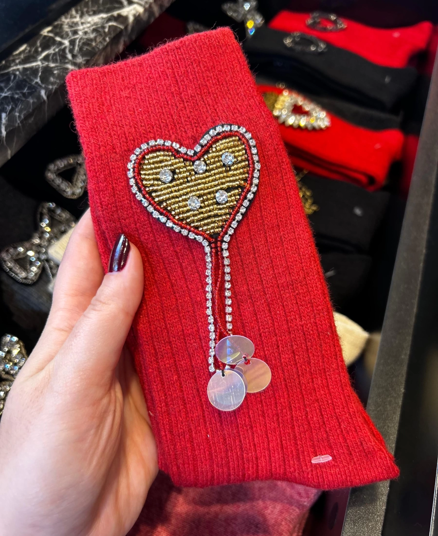 Edas Pullu Kalp İşlemeli Kırmızı Yün Çorap
