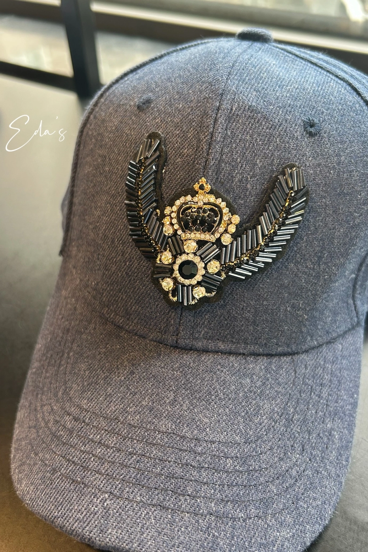 Kanatlı Taç İşlemeli Kot Model Kep Şapka