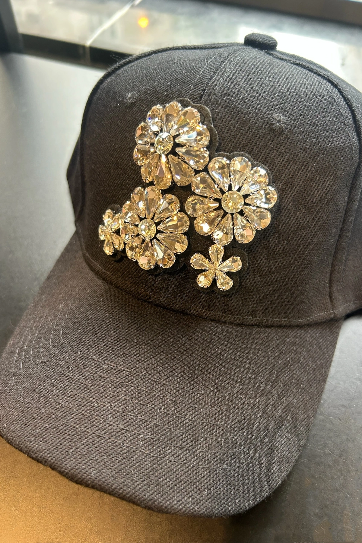 Taşlı Çiçek İşlemeli Siyah Kep Şapka