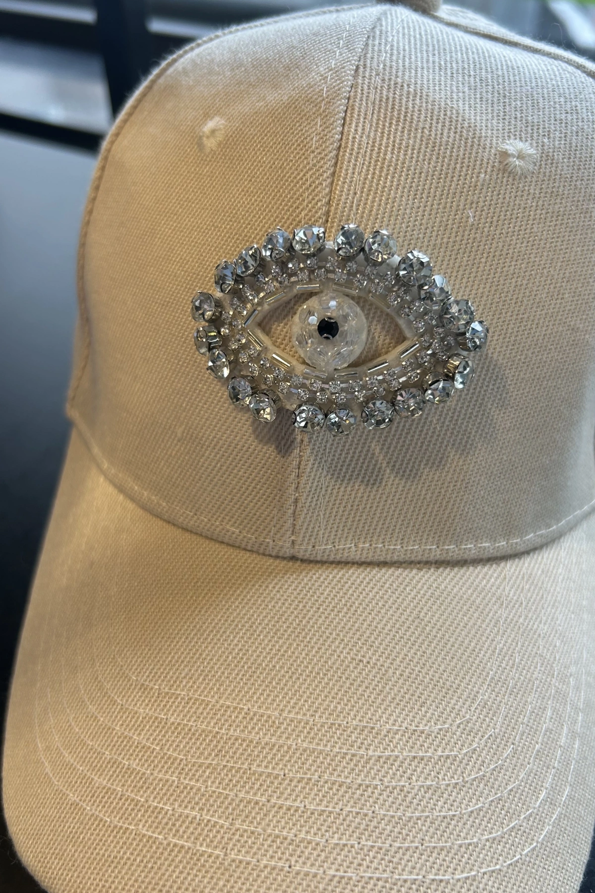 Taşlı Göz İşlemeli Krem Kep Şapka