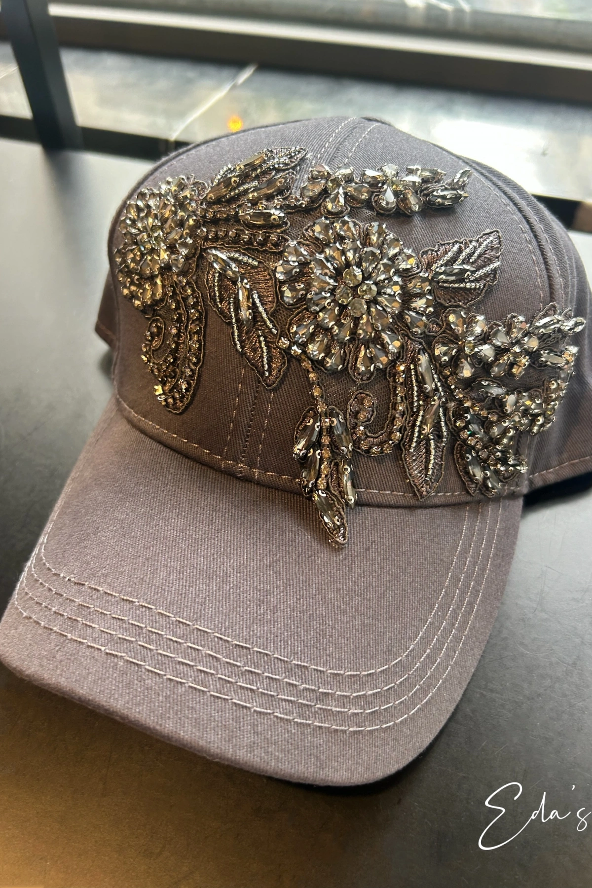 Yapraklı Taş İşlemeli Antrasit Kep Şapka