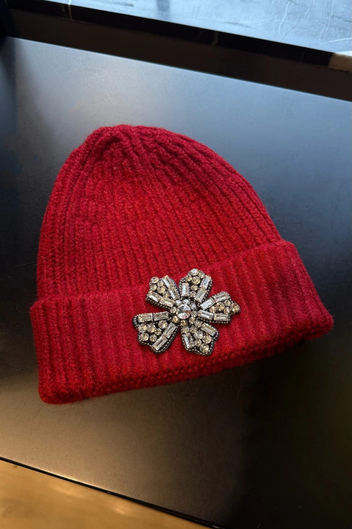 Bordo Beş Yapraklı Yonca İşlemeli Bere