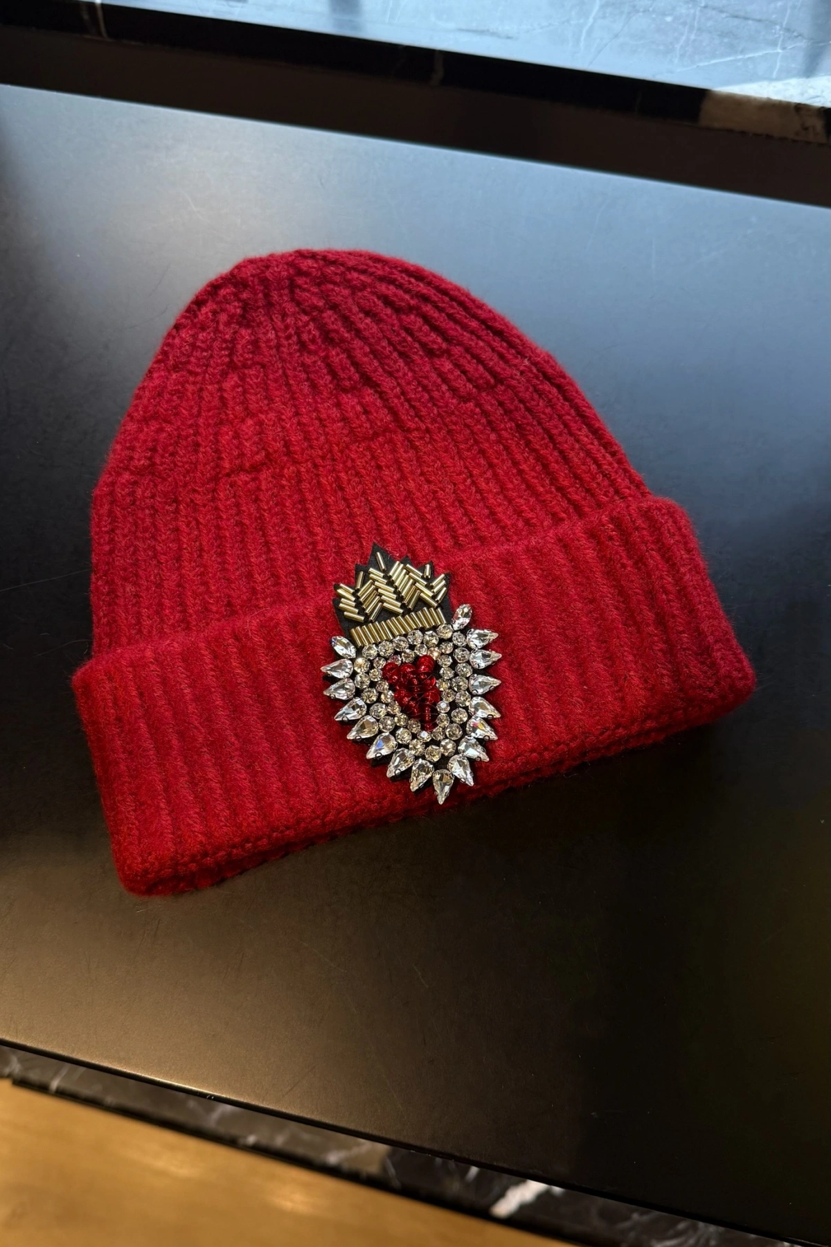 Bordo Damla Taşlı Kırmızı Pullu Bere